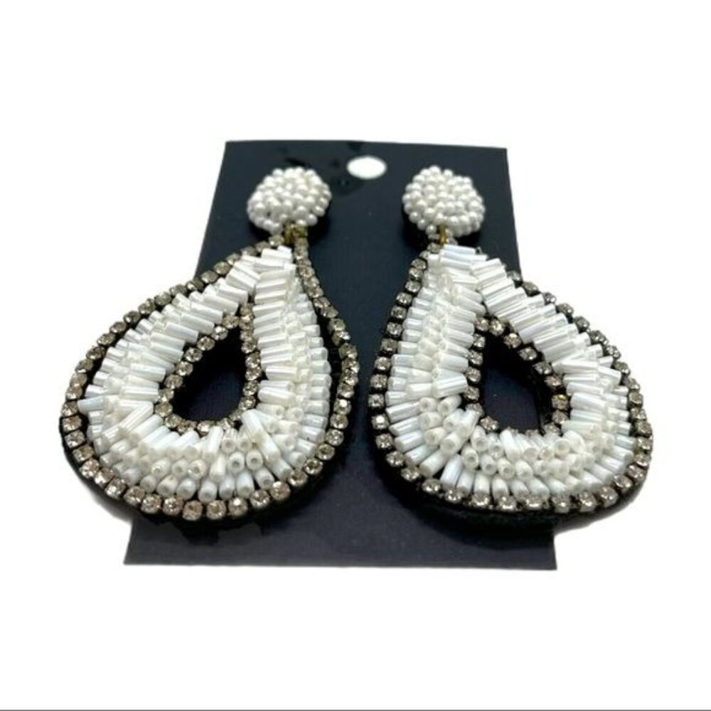 3/$20 SALE 🛒 Vintage hand beaded earrings white teardrop dangle earrings